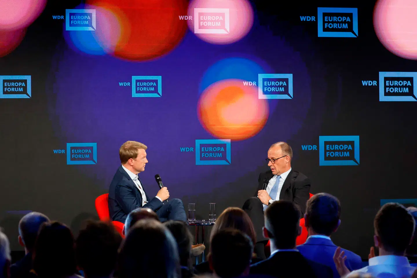 Nu kan Ukraine forsvare sig med vestlige våben ved at angribe militære mål i Rusland, slår den tyske kansler Friedrich Merz fast.