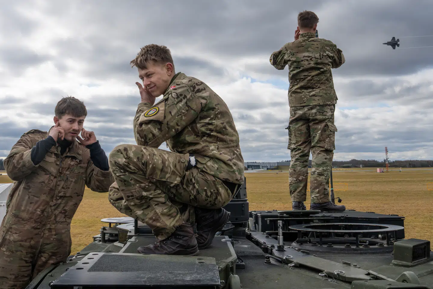 Der postes milliarder af kroner ind i Forsvaret. Pengene skal blandt andet gå til flere værnepligtige og til Danmarks nyeste F-35 kampfly.