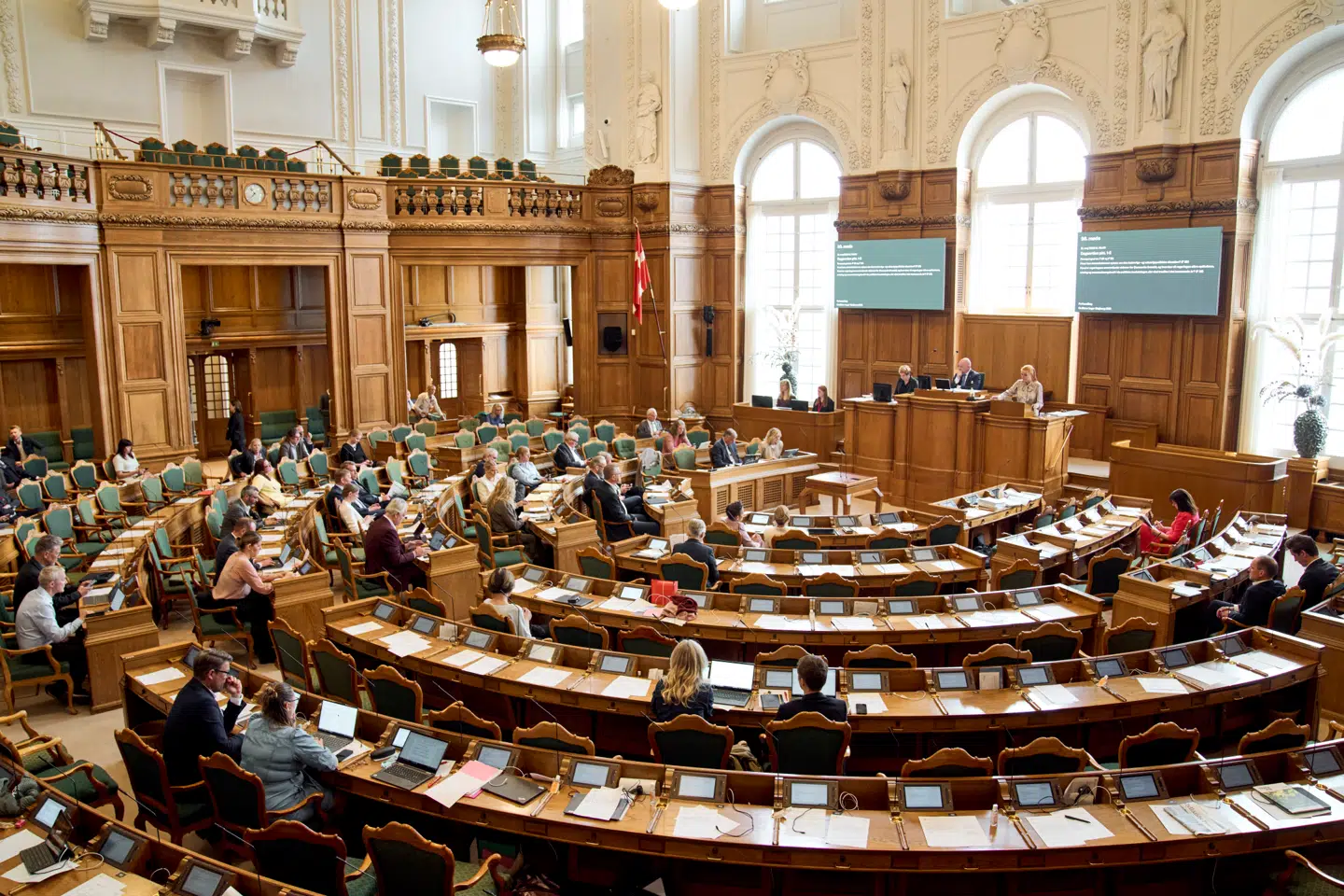 De nye regler kommer til at gælde for alle nyvalgte, men ikke for nuværende politikere eller politikere, der bliver valgt igen.