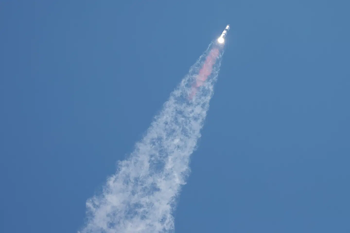 Raketsystemet Starship blev natten til onsdag opsendt fra Boca Chica i Texas. I rummet mistede rumfartsselskabet kontrollen med fartøjet, der roterede om sig selv og lækkede brændstof.