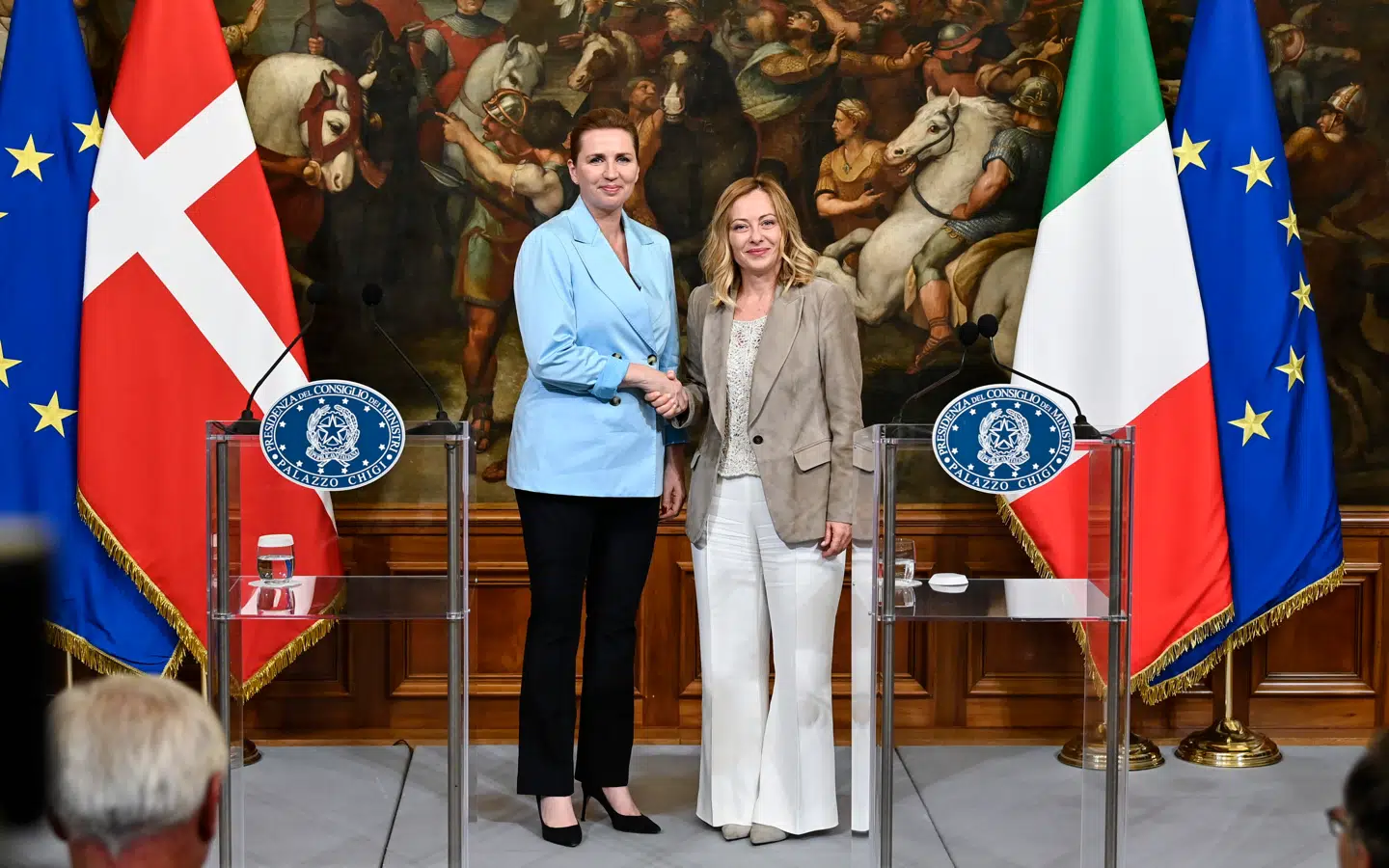 Statsminister Mette Frederiksen (S) besøgte i sidste uge den italienske premierminister, Giorgia Meloni, i Rom. De to regeringsledere er enige om, at Den Europæiske Menneskerettighedsdomstol går for langt i sin fortolkning af menneskerettighedskonventionen.