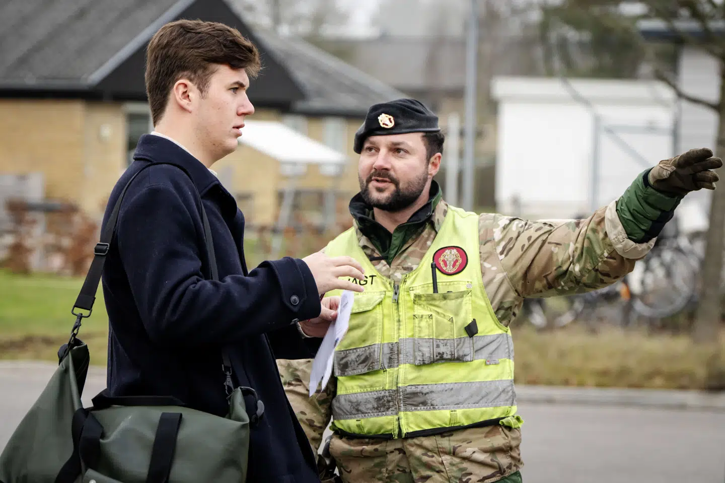 Kronprinsen afslutter værnepligt og fortsætter i militæret | Danmark | Indland | Samfund | Berlingske