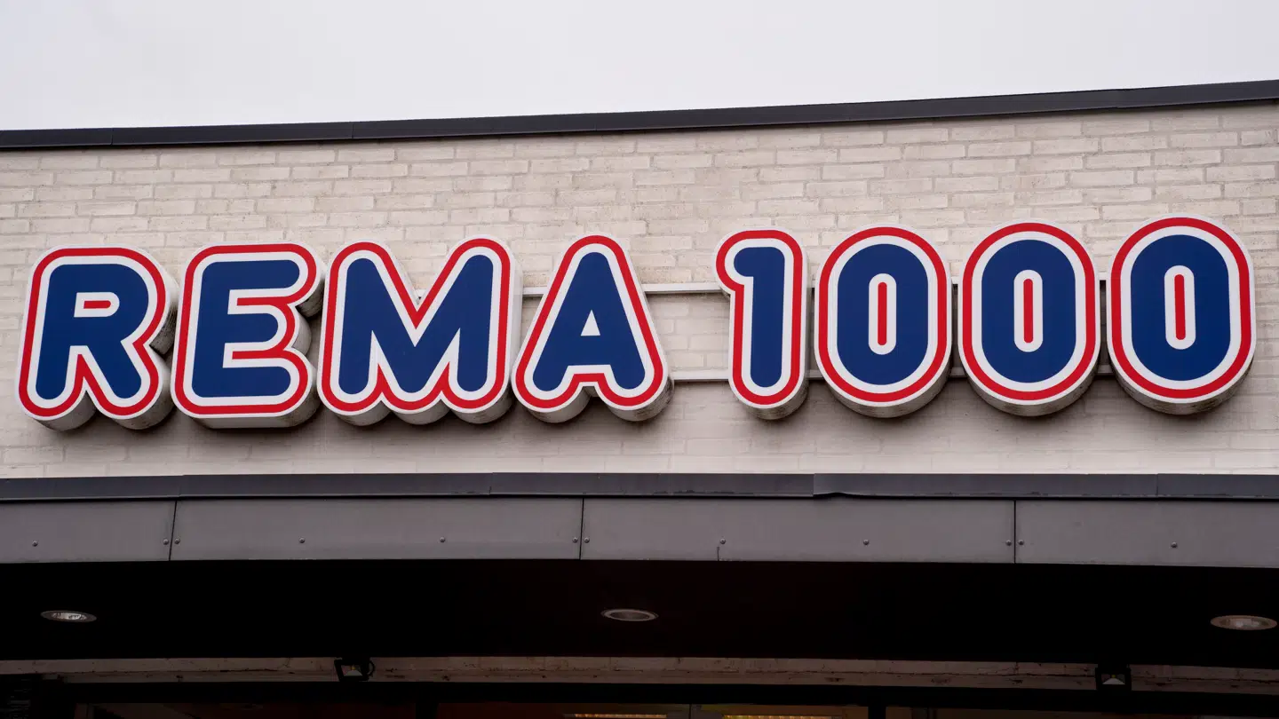 En sætning på en kødvare i køldisken hos Rema 1000 undrer detailekspert.
