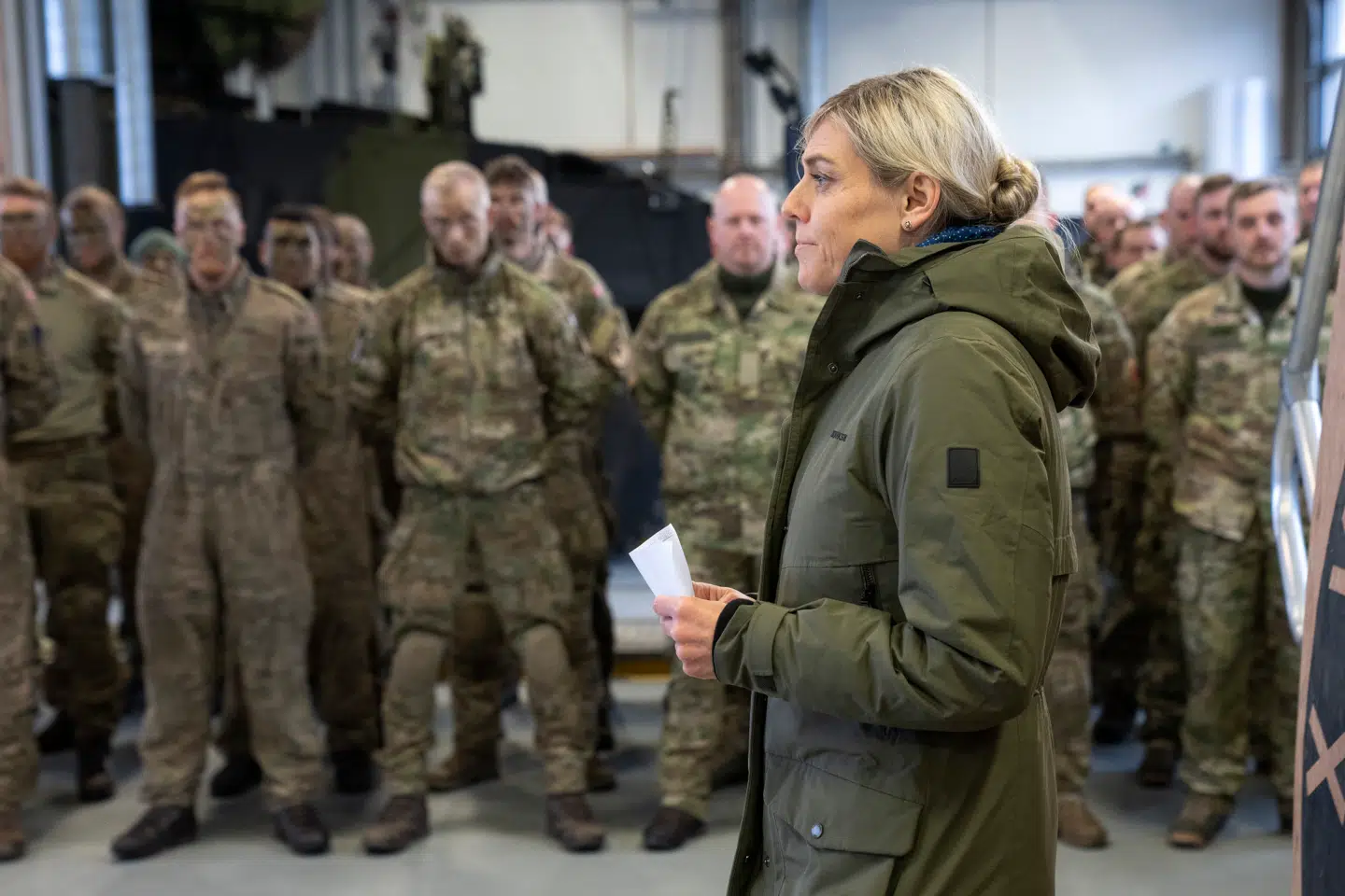 Tidligere forsvarsminister Trine Bramsen (S) siger direkte, at hun ikke fik retvisende og korrekt information om Danmarks vigtigste bidrag til NATO. »Forsvarsministeriet var ikke et let ministerie at være minister for – heller ikke, hvad angik udveksling af kommunikation. Jeg tror og håber, at det er blevet tydeligt for alle i organisationen, hvad præcise og ærlige oplysninger betyder.«