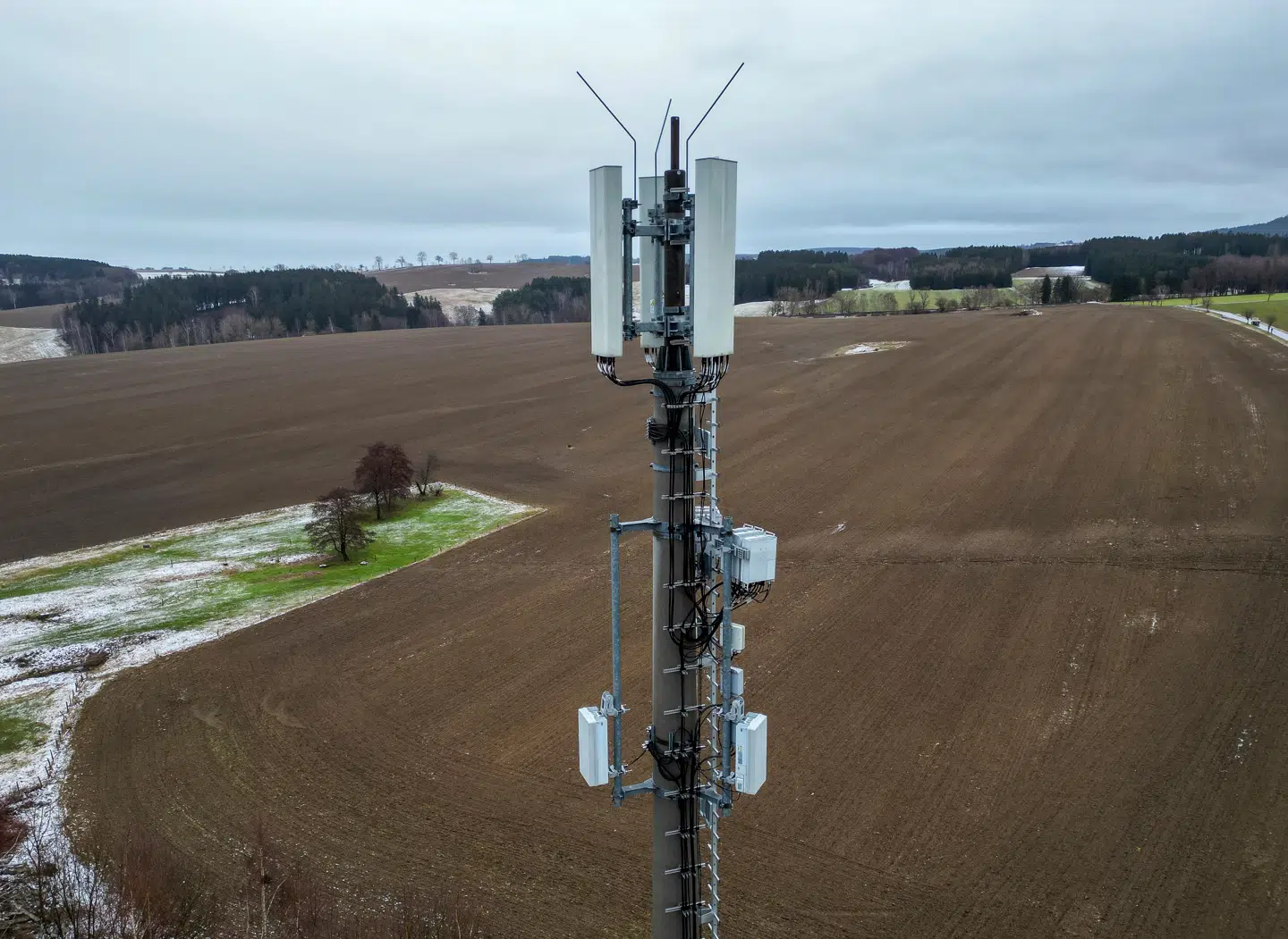 En forkert opsætning af software i mobilnettet betød, at millioner af mobilkunders lokationer blev sendt retur, når man ringede til dem.
