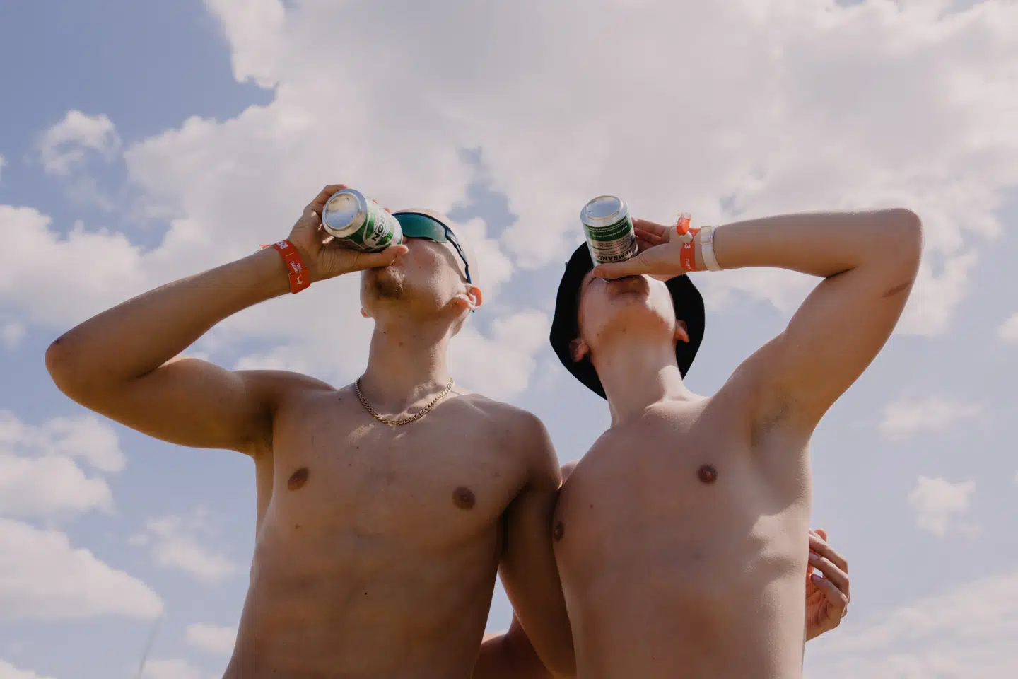 Måske vil lidt færre end normalt drikke sig stangbacardi på Roskilde i år. At dømme efter statistikken vælger flere unge alkohol fra. Det får nye steder til at skyde op i København.