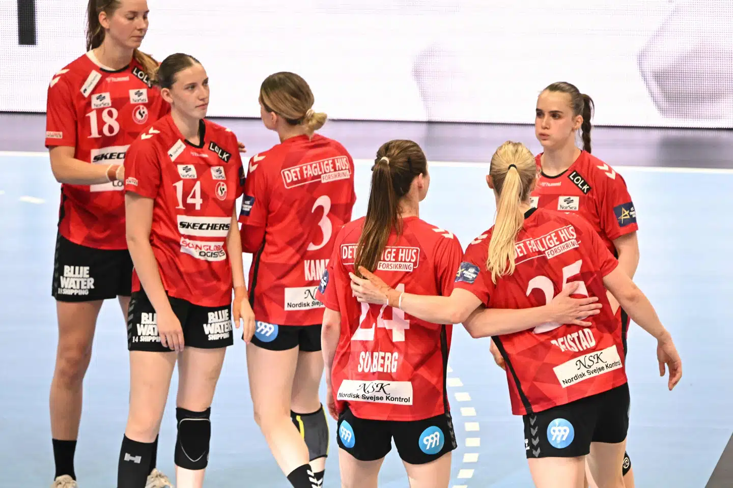 Det var en flok slukørede Team Esbjerg-spillere, som for fjerde år i træk tabte semifinalen i Champions League.