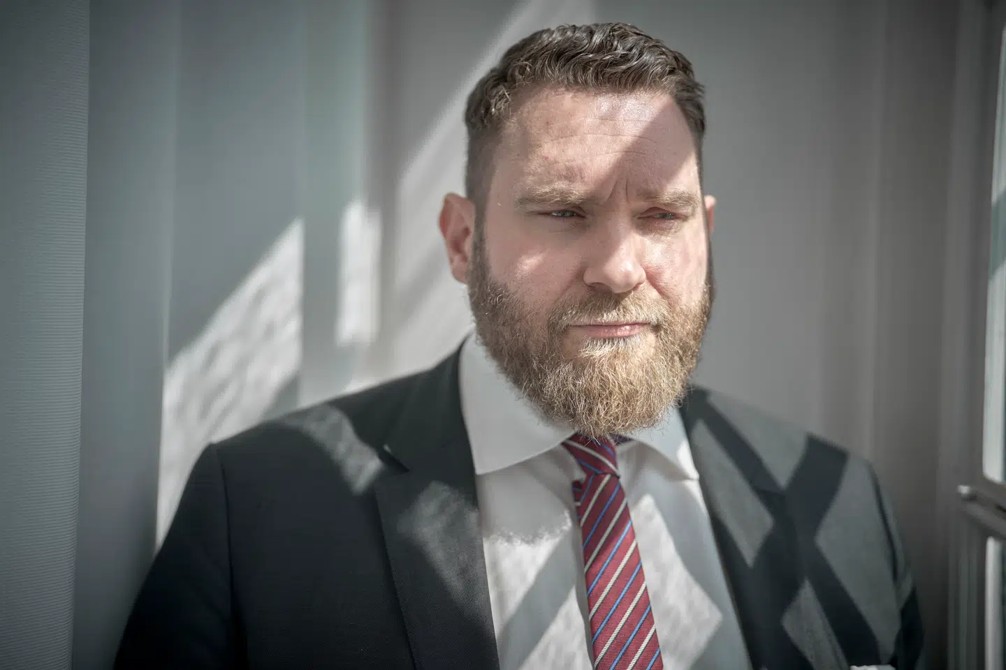 Formanden for Folketingets retsudvalg, Steffen Larsen (LA), mener, at der skal nedsættes en privatlivskommission.