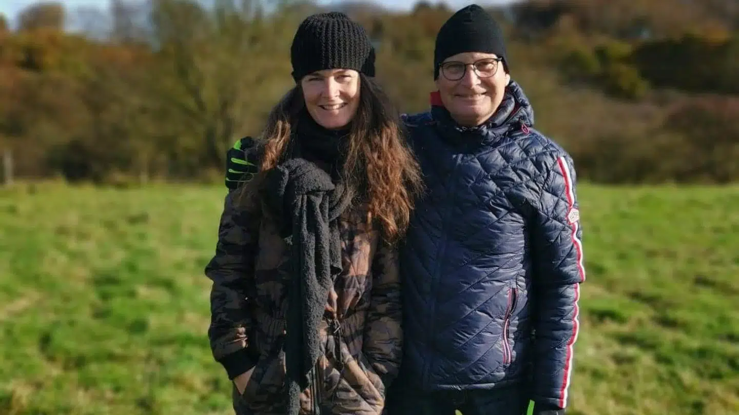 Maria Holst sammen med sin far, Peter Holst. (Privatfoto)