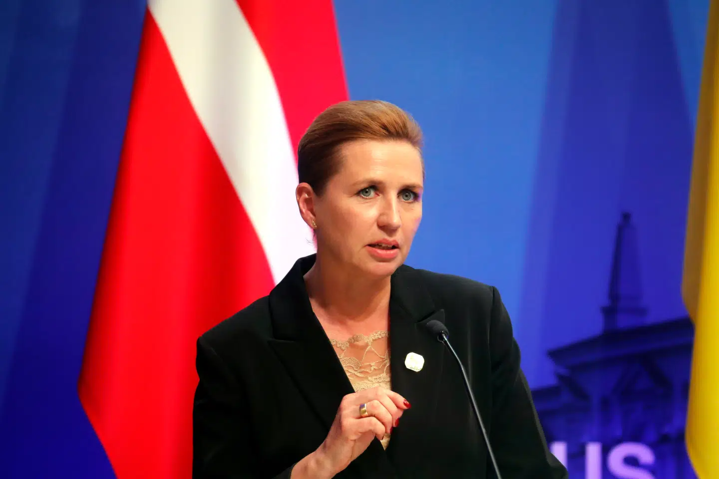 For første gang melder Mette Frederiksen sig nu klar til at øge forsvarsforbrug til 3,5 procent.