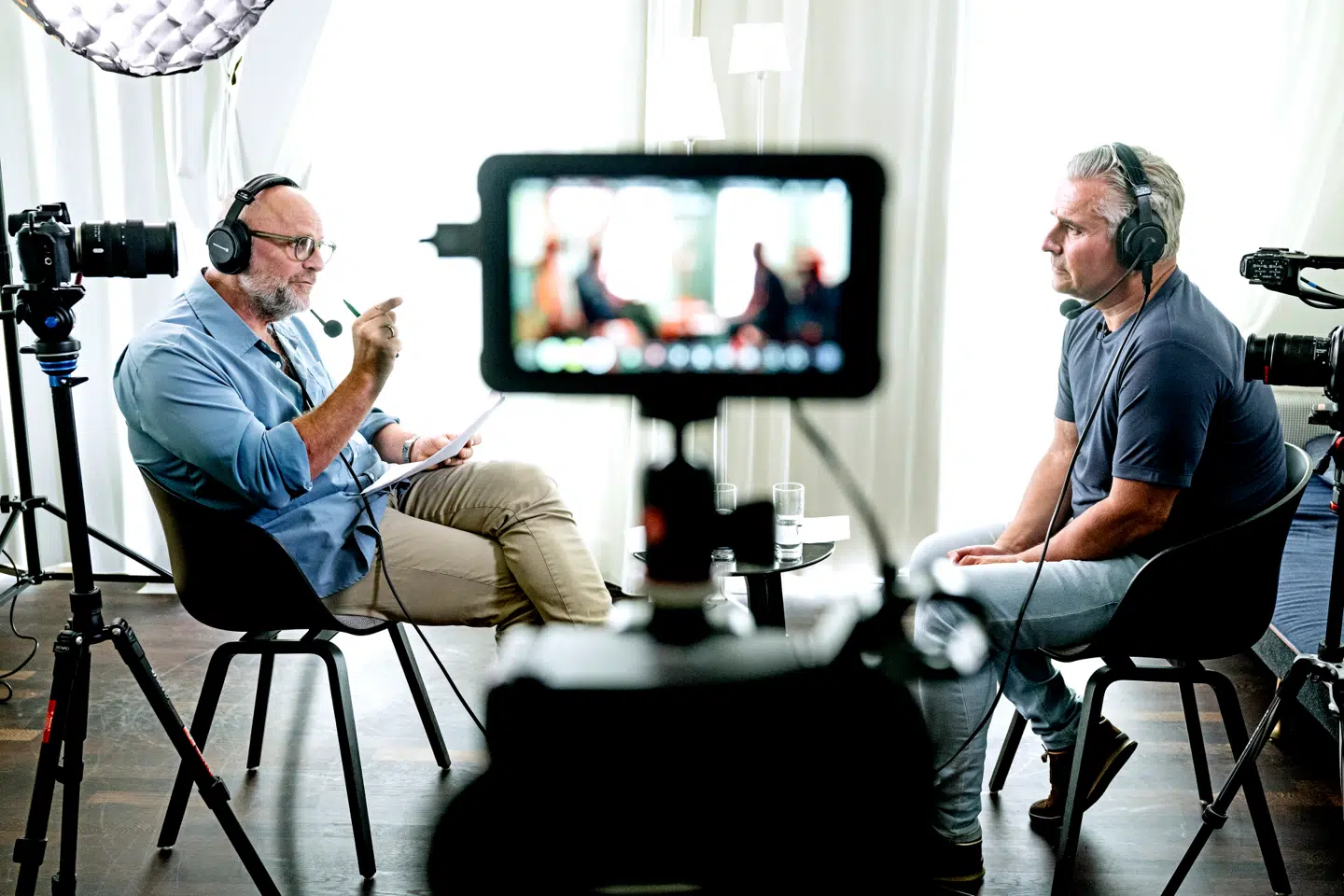 Henrik Sass Larsen er tiltalt for at have været i besiddelse af omkring 6.000 billeder og cirka 2.000 videofiler med seksuelt overgrebsmateriale med børn. Her sidder Henrik Sass Larsen under interviewet med B.T. den 2. juni.