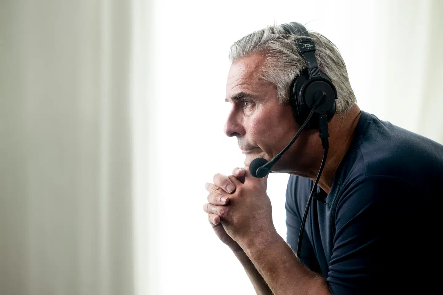 Henrik Sass Larsen er tiltalt for at have været i besiddelse af omkring 6.000 billeder og cirka 2.000 videofiler med seksuelt overgrebsmateriale med børn.