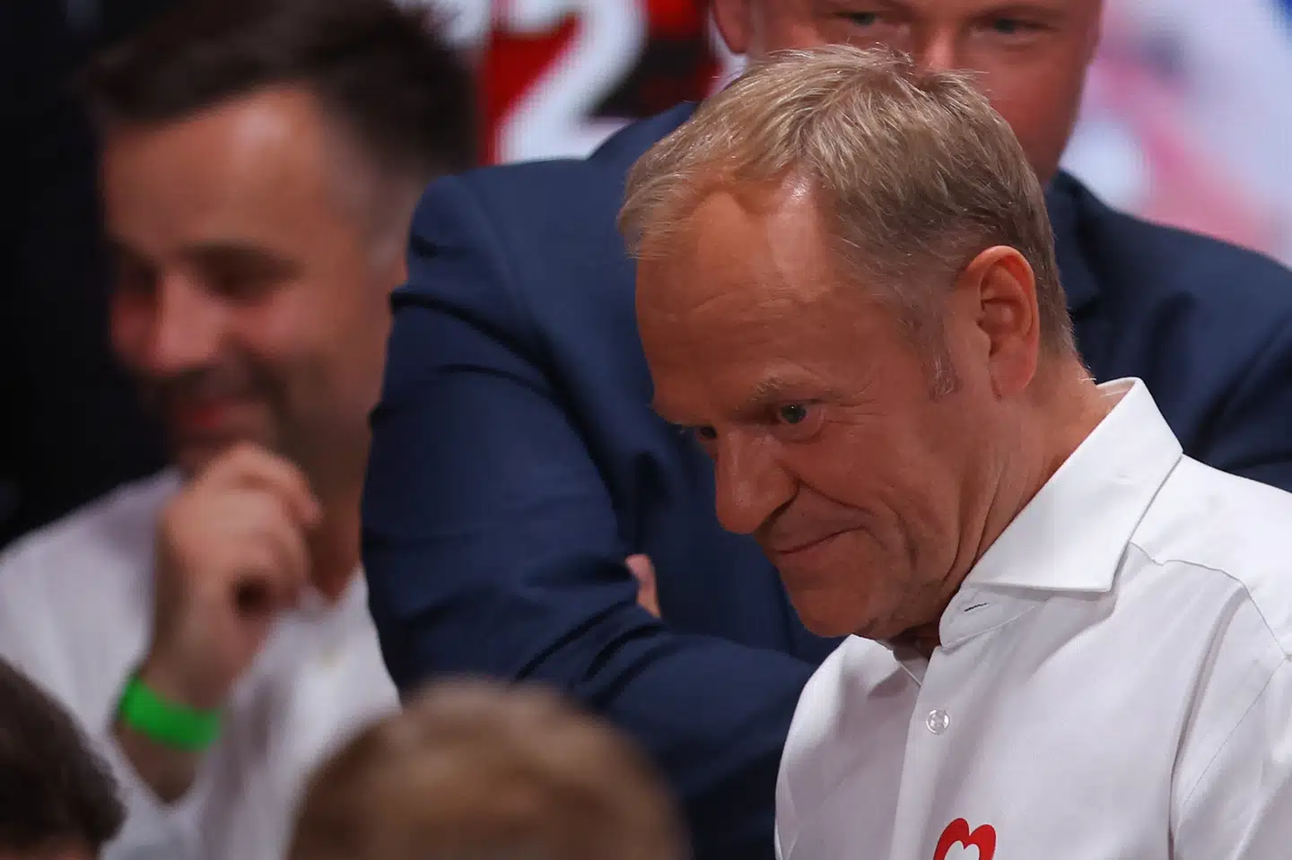 Den polske premierminister, Donald Tusk, på valgnatten søndag, hvor hans partifælle fra Borgerplatformen led nederlag til kandidaten fra det nationalkonservative Lov- og Retfærdighedspartiet (PiS). Nu vil Tusk have klarhed for, om der stadig er opbakning til hans regering.