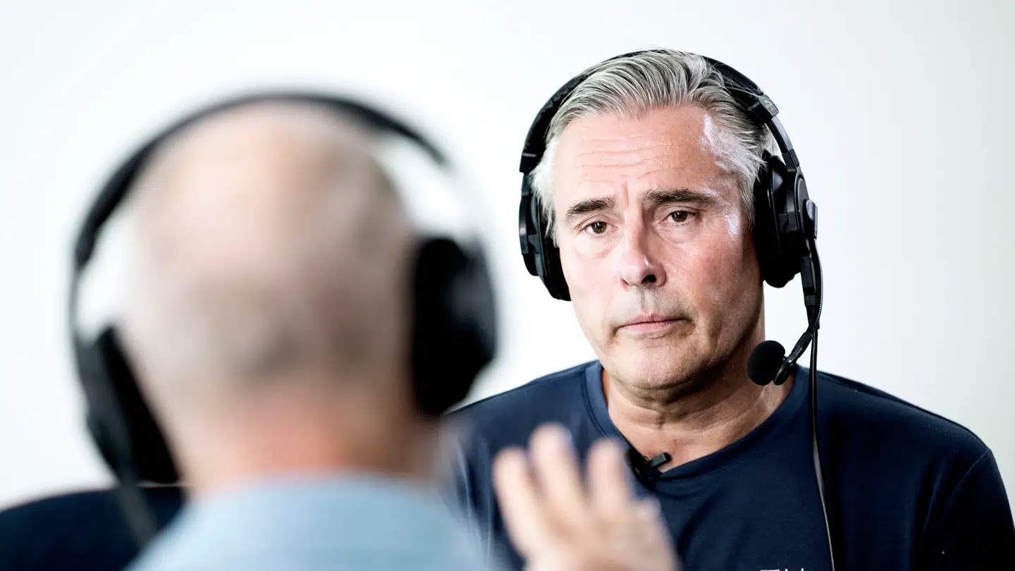 Henrik Sass Larsen er tiltalt for at have været i besiddelse af omkring 6.000 billeder og cirka 2.000 videofiler med seksuelt overgrebsmateriale med børn.