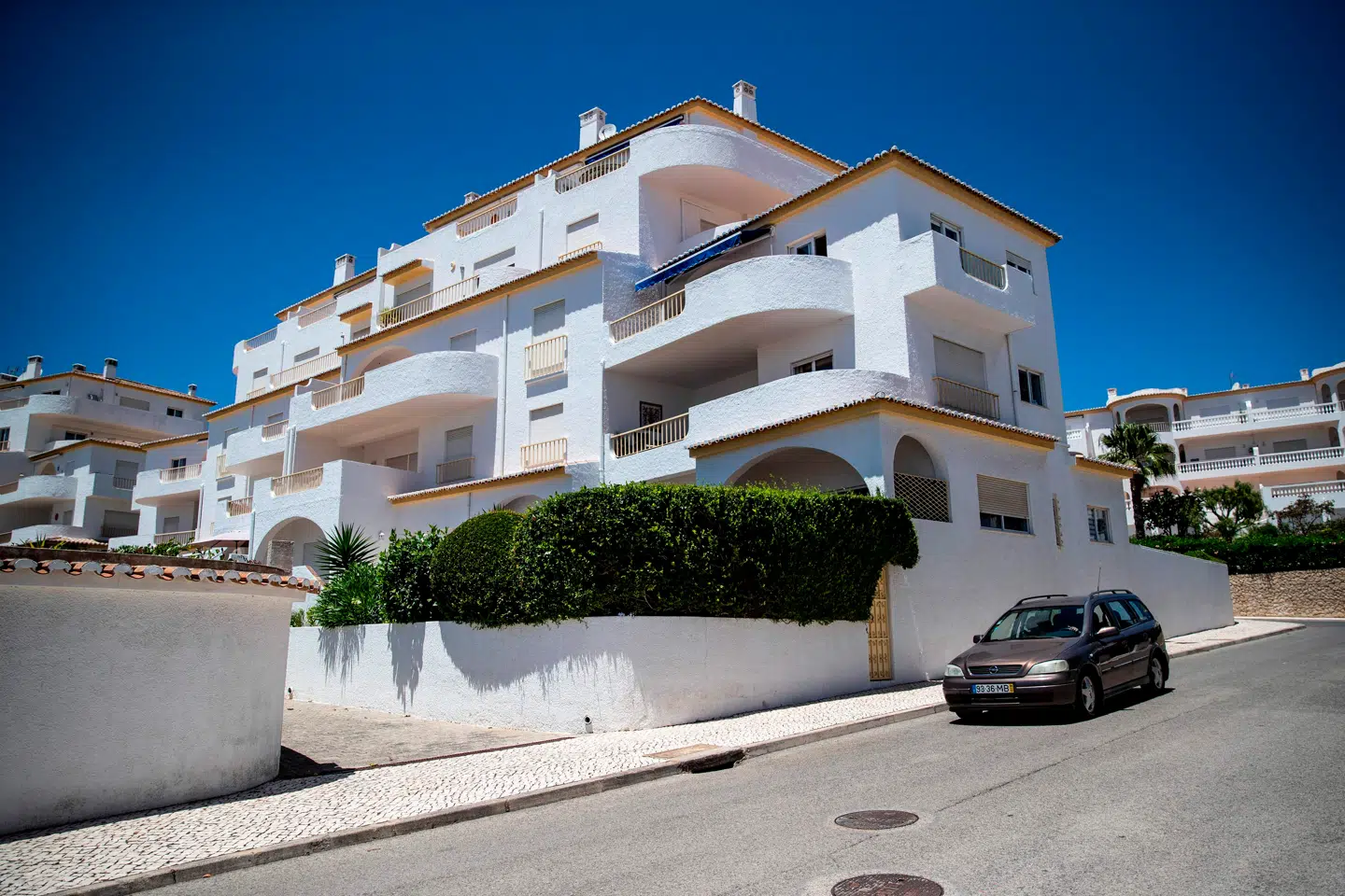 Det var her, at McCann-familien boede i Praia de Luz. Og det var på et værelse her på hotellet, at 'Maddie' sidst blev set.