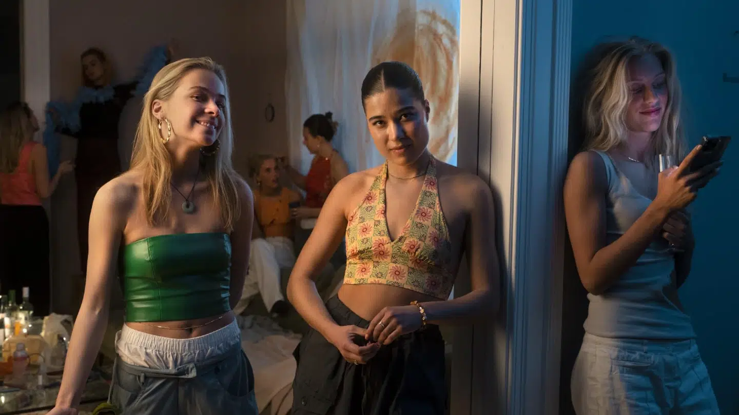 Safina Coster-Waldau, Filippa Navarana og Lilje Sloth Engelbrecht i Jonas Risvigs DR-serie 'Salsa', der udkommer med en tredje sæson til august. Foto: DR Drama / Sales