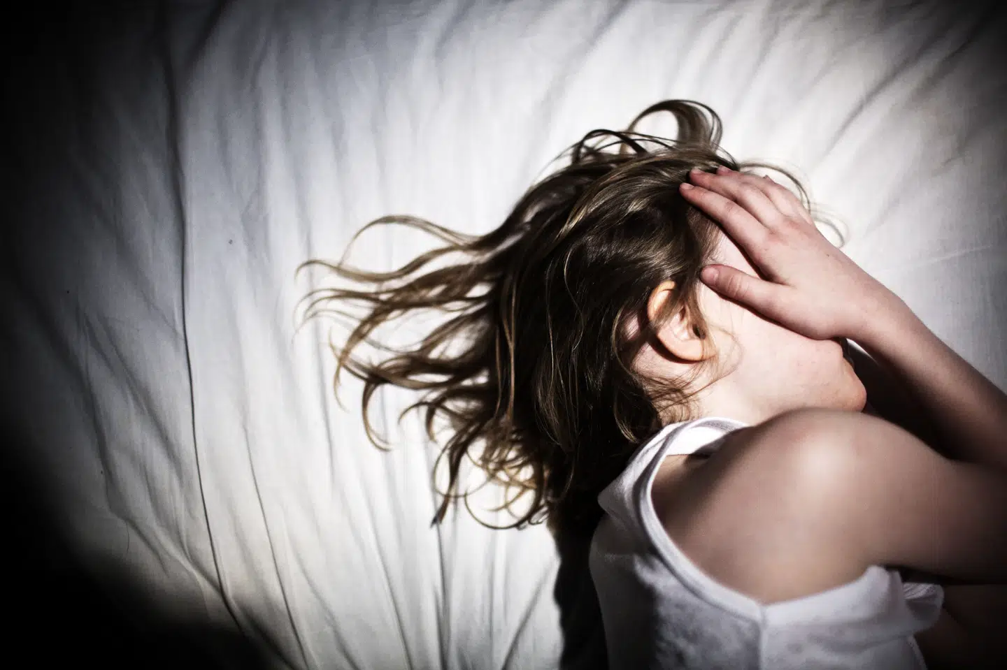 37 procent af de børn, der udsættes for vold, siger ikke noget til nogen om det. Flere begrunder det med, at de ikke synes, at det er nødvendigt, at de gerne vil glemme volden, eller synes, det er for svært at tale om. (Modelfoto).