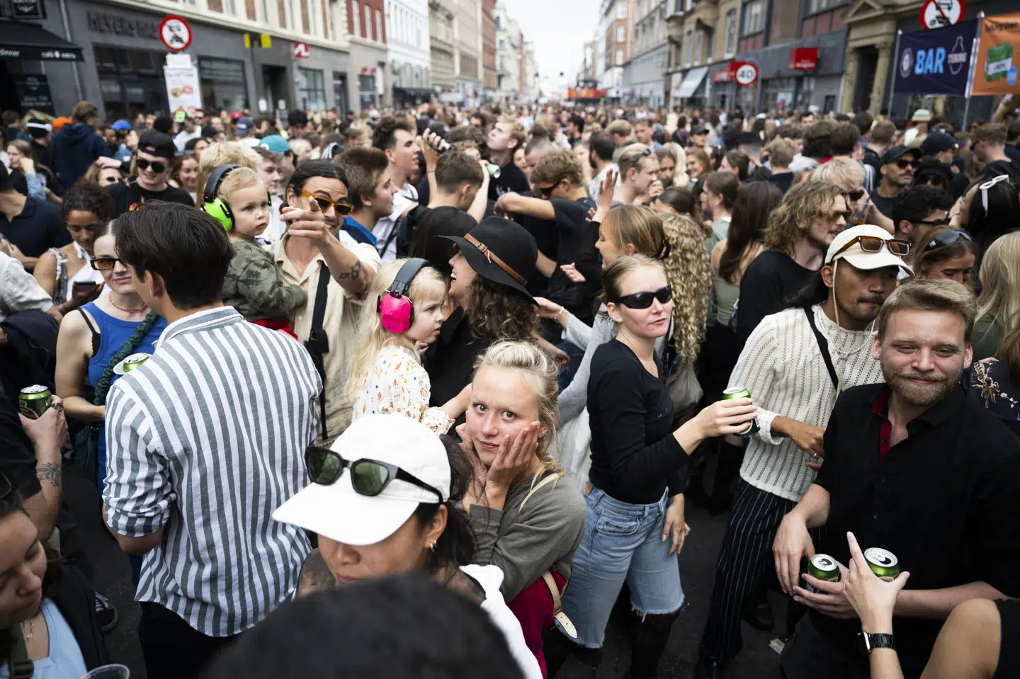 Distortions gadefest på Nørrebro fyldte gaden ved festivalen sidste år. Dette års Distortion begynder onsdag og strækker sig med forskellige arrangementer og koncerter frem til søndag. (Arkivfoto).