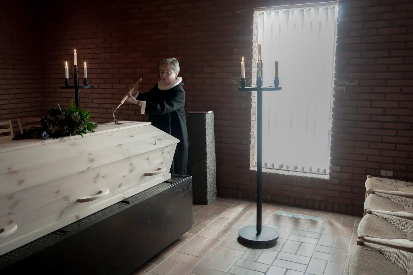 Præsten Lise F. Damsgaard stod for bisættelsen af den ukendte mand.