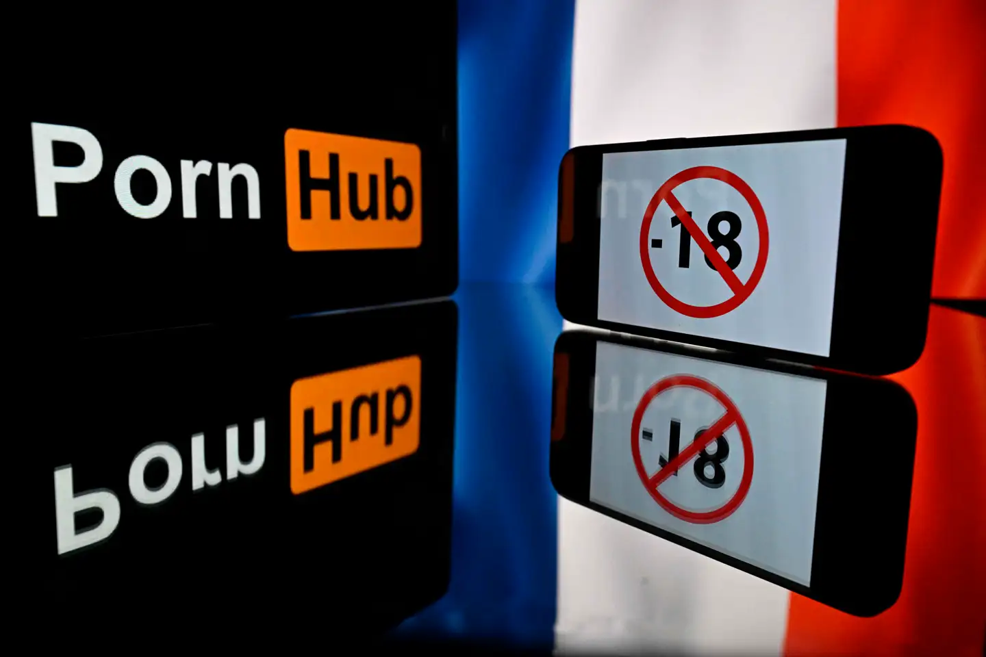 Verdens største pornoside har fra onsdag blokeret for alle franske brugere i protest mod at skulle kontrollere, om de besøgende er fyldt 18 år.
