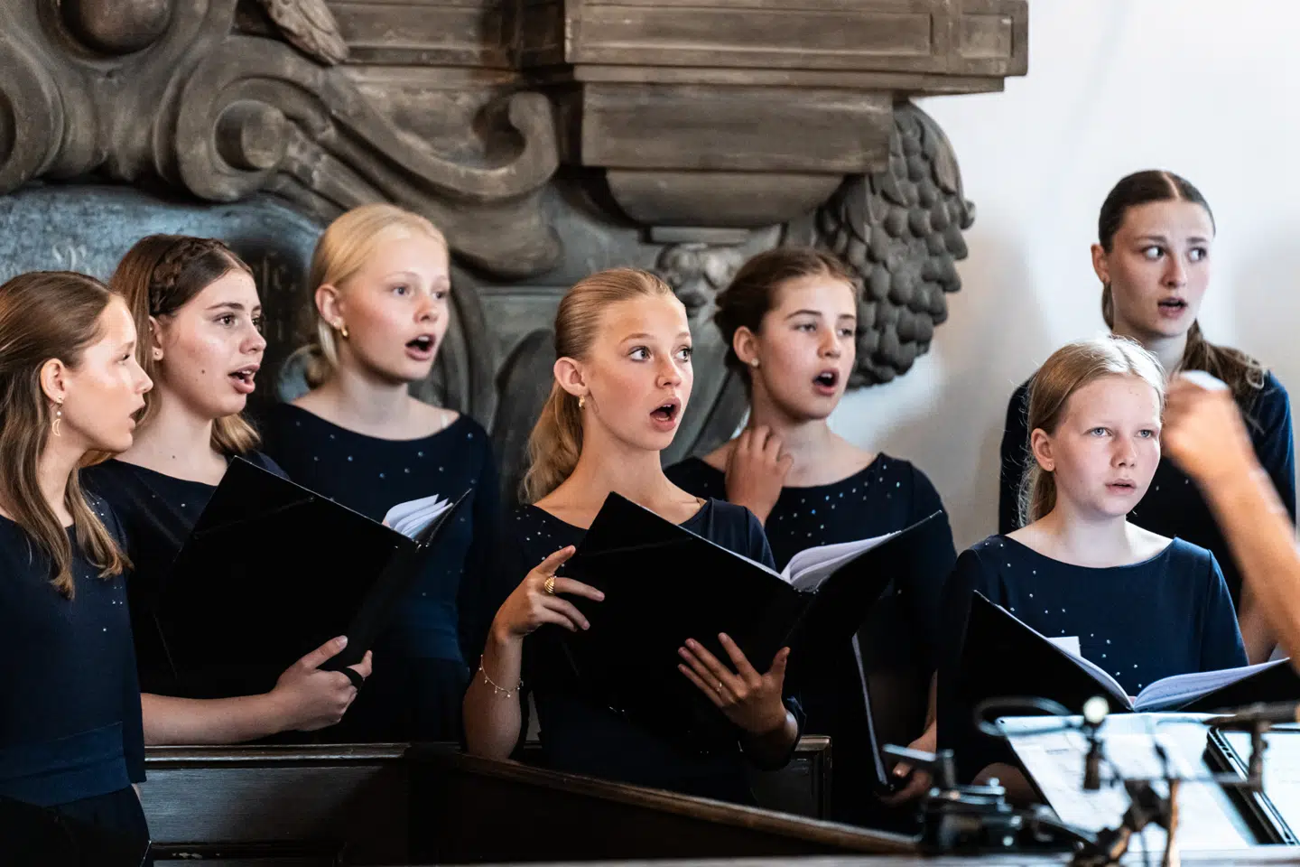 Folkekirken og kristendommen er en kerne i vores samfund, skriver Thomas Bernt Henriksen i denne leder. Her holdes festgudstjeneste i Holmens Kirke i København 5. juni 2024, hvor Folketinget fejrer 175-året for den første Grundlov.