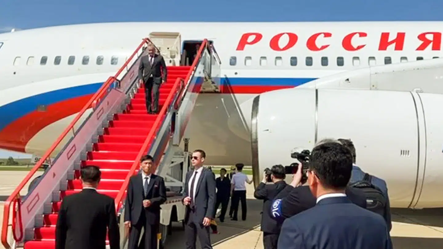 Formanden for det russiske sikkerhedsråd, Sergej Sjojgu, ses her ankomme til Nordkorea onsdag.