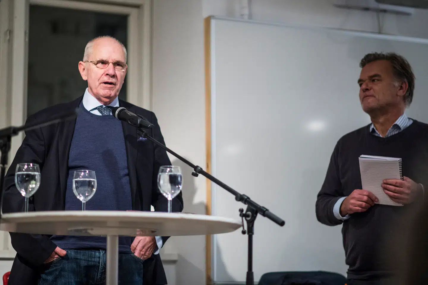 Jørgen Ejbøl, den tidligere formand for Jyllands-Postens Fond, fik en ulovlig bonus på 2,2 millioner kroner for at stoppe som formand, selvom han blev siddende. Her ses han sammen med Per Mikael Jensen, der var med til at tildele ham det særlige honorar, og som fortsat sidder i fondsbestyrelsen.
