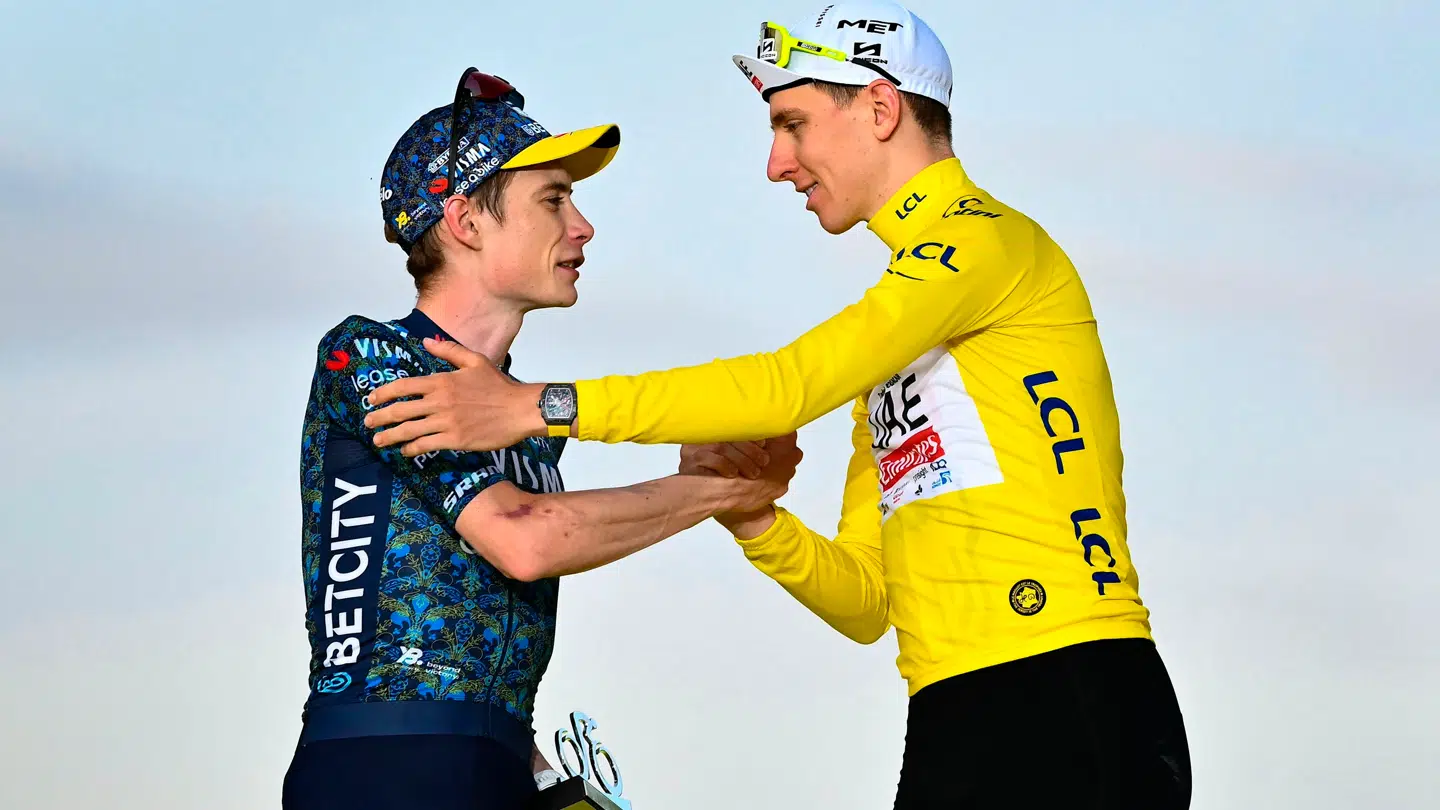 Jonas Vingegaard blev nummer to i Tour de France 2024. Over albuen ses et år fra det frygtelige styrt i Baskerlandet Rundt.