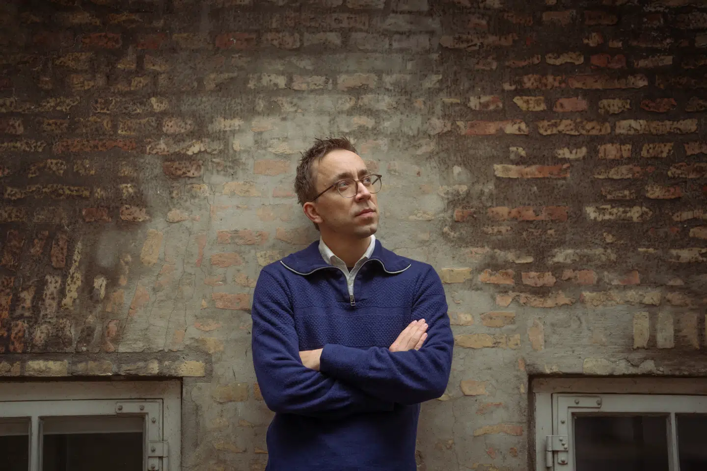 Tobias Stadarfeld er advokat med speciale i menneskeret og fører sager for borgere mod staten. Han kalder det »et kæmpe retssikkerhedsmæssigt problem«, at hans salær i mange sager er over ti gange mindre end det, som statens advokater får.