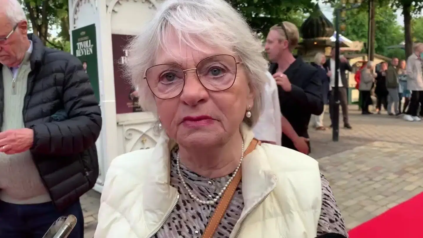 Pia Kjærsgaard er torsdag dukket op til premieren på Tivolirevyen, der har Linda P. i front.