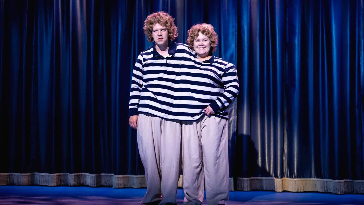 Thomas Warberg og Linda P som siamesiske tvillinger.