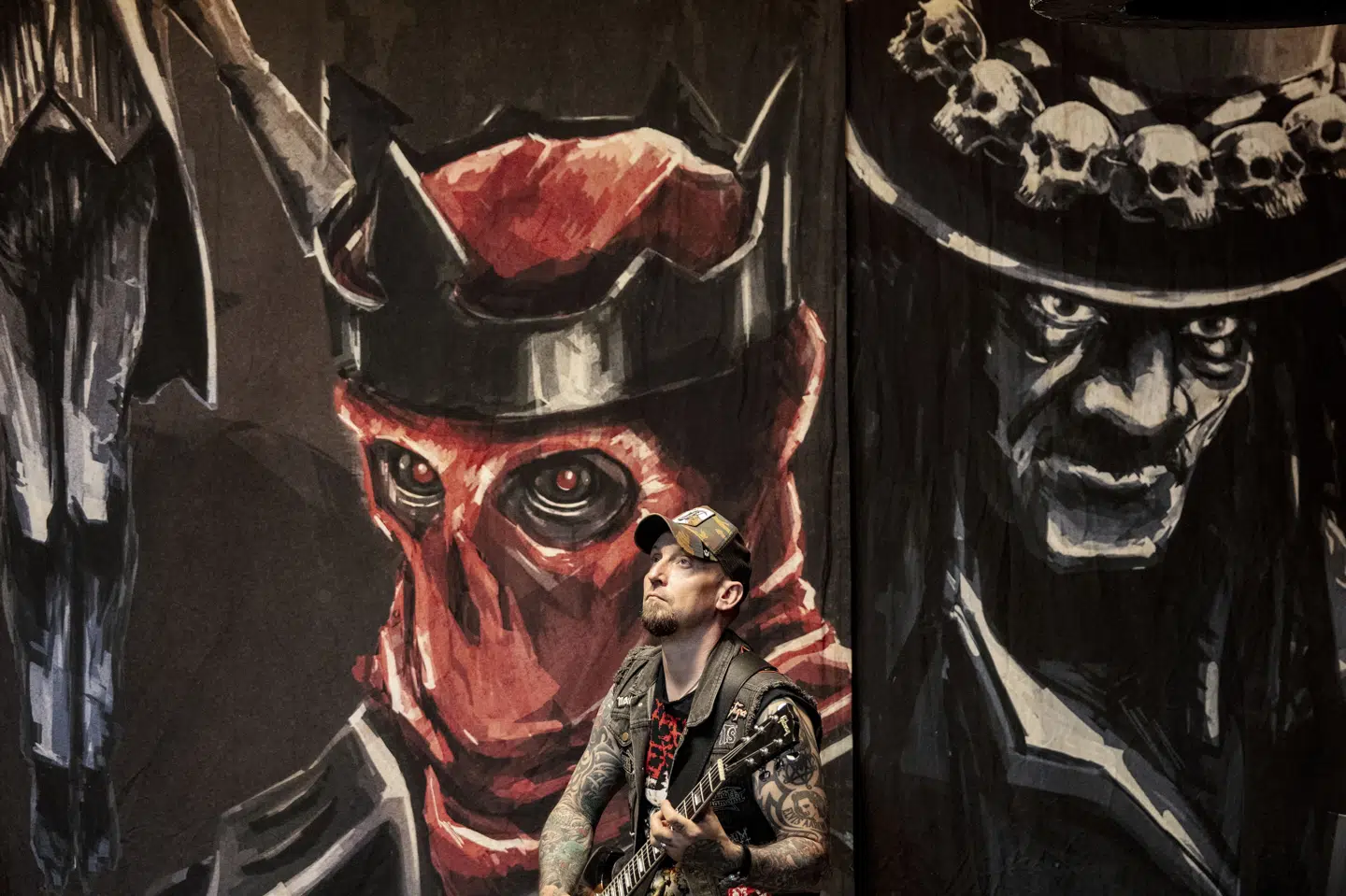 Volbeats nye plade, "God of Angels Trust", undersøger, hvem de rigtige monstre er. - Vi er hverken satanister eller troende. Men vi er spirituelle og flirter med de skræmmende sider af tilværelsen, siger forsanger Michael Poulsen.