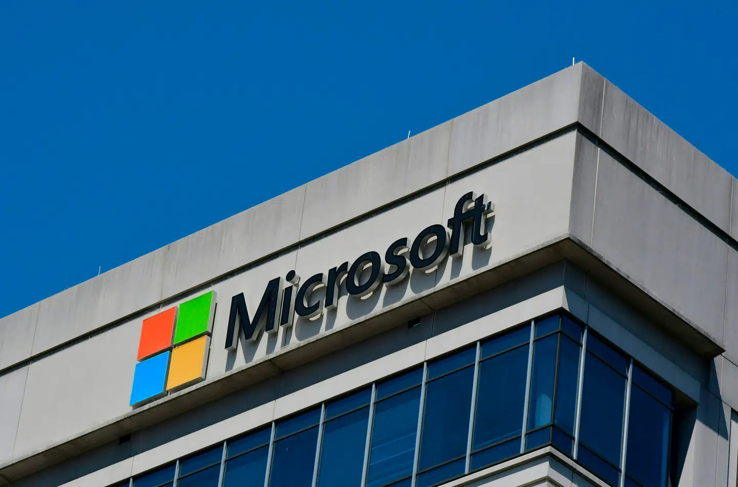 »Danske kommuner bruger over en halv milliard kroner årligt på Microsoft-licenser, mens staten bruger mindst 4,2 milliarder kroner over de næste fem år. Og det er kun toppen af isbjerget,« skriver Jesper Sommer.