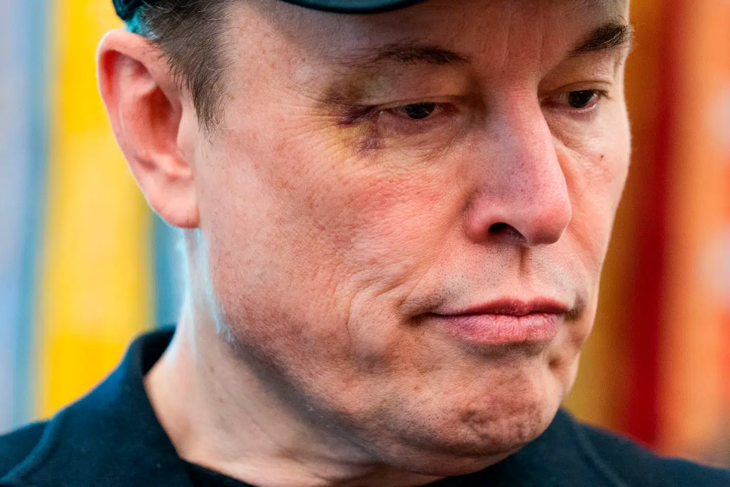 Elon Musk ser ud til at få et blåt øje. Billedet er fra en pressekonference mellem præsident Trump og Elon Musk 30. maj. På få dage er alliancen mellem Trump og Musk forvandlet til en boksekamp.