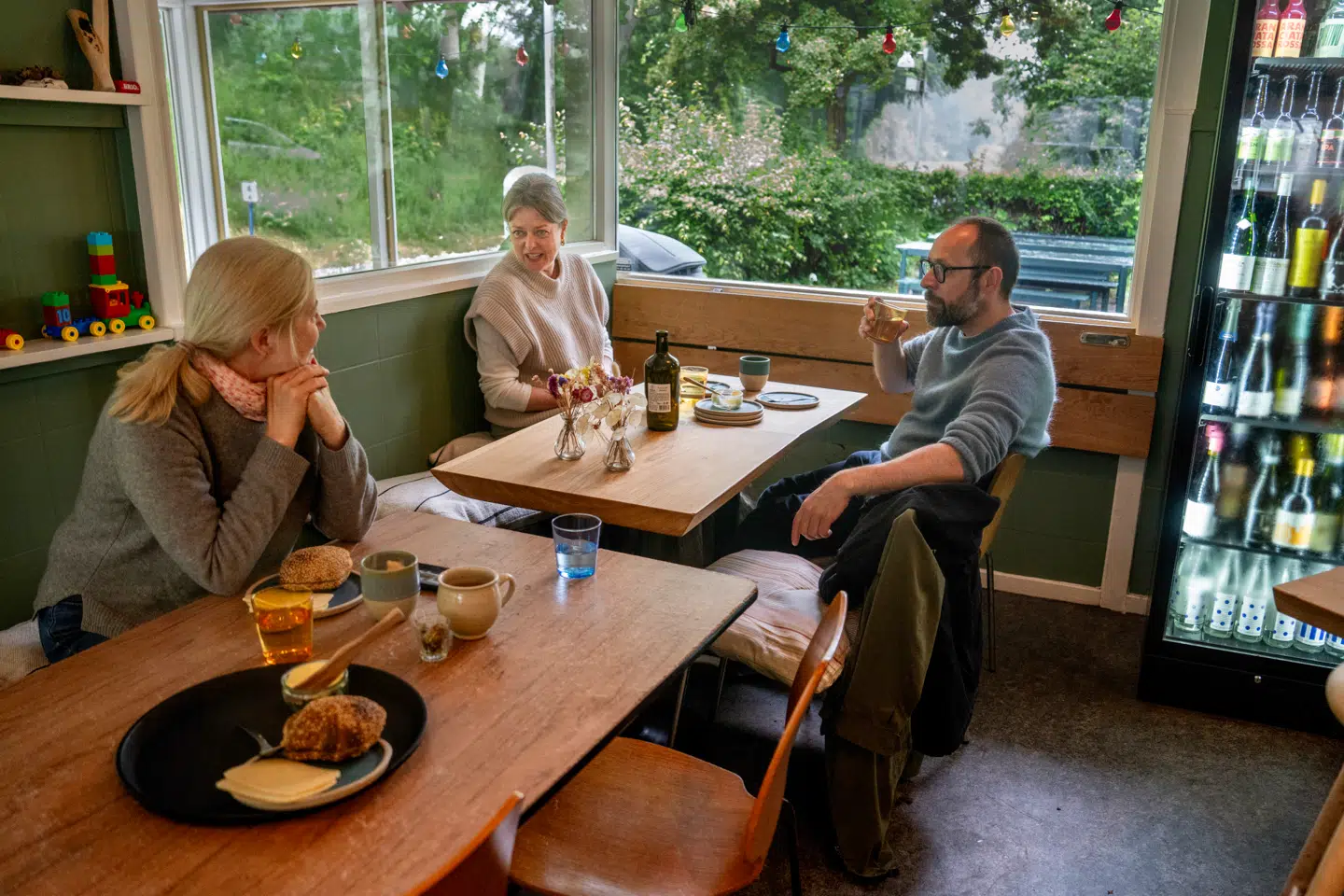 Stedet er populært blandt de lokale og oser af hjemlig hygge.