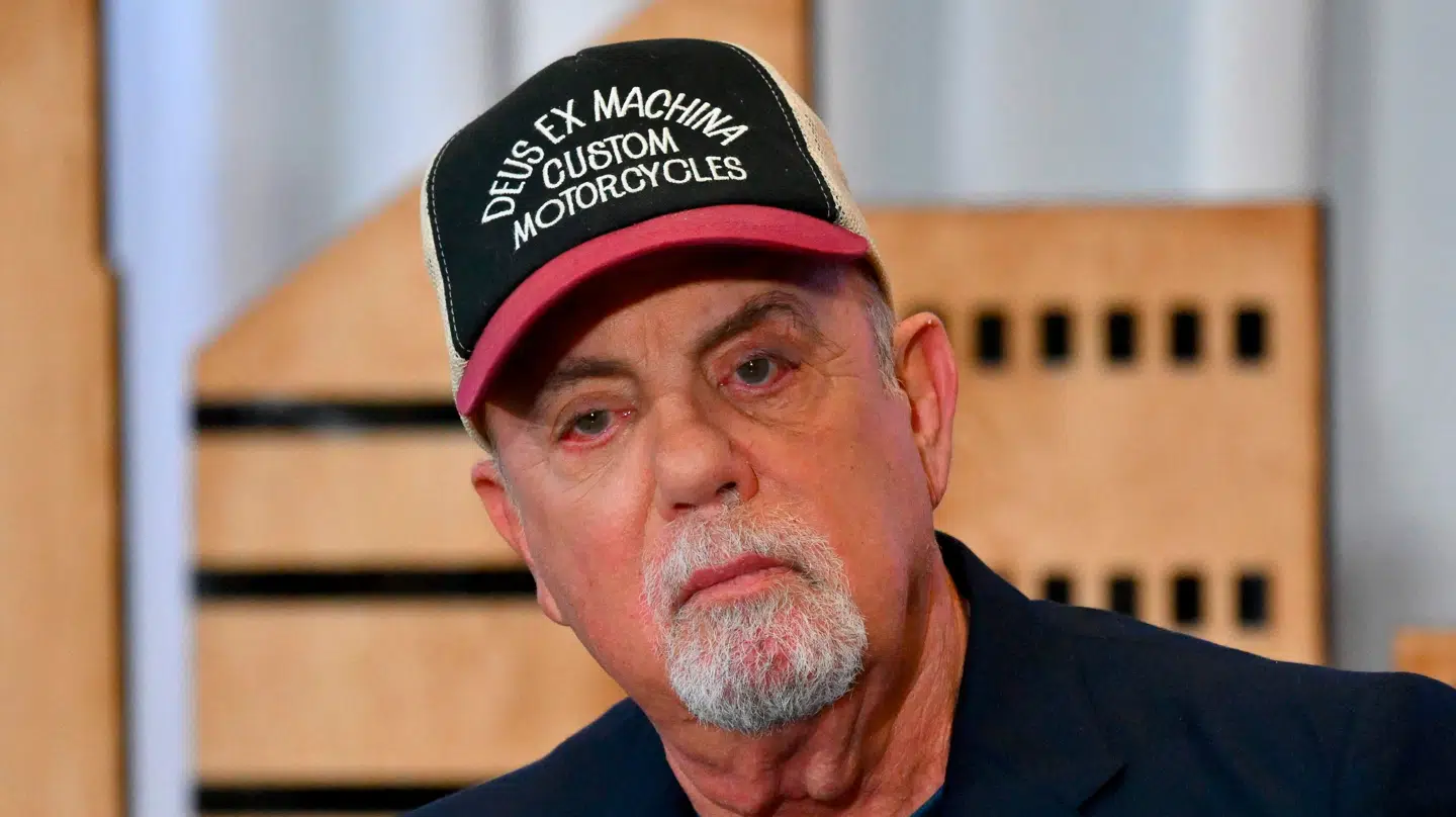 I en ny dokumentar fortæller musikeren om en mørk periode.