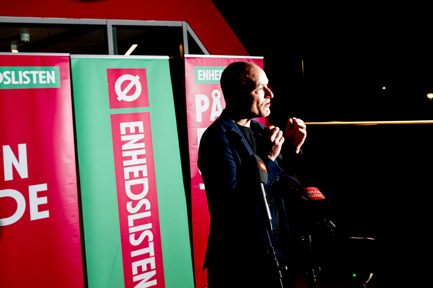 Det er blot et halvt år siden, at Enhedslisten måtte holde et ekstraordinært årsmøde på grund af voldsom intern uro, der især handlede om støtte til palæstinensiske organisationer, der deltog i terrorangreb mod Israel den 7. oktober 2023.