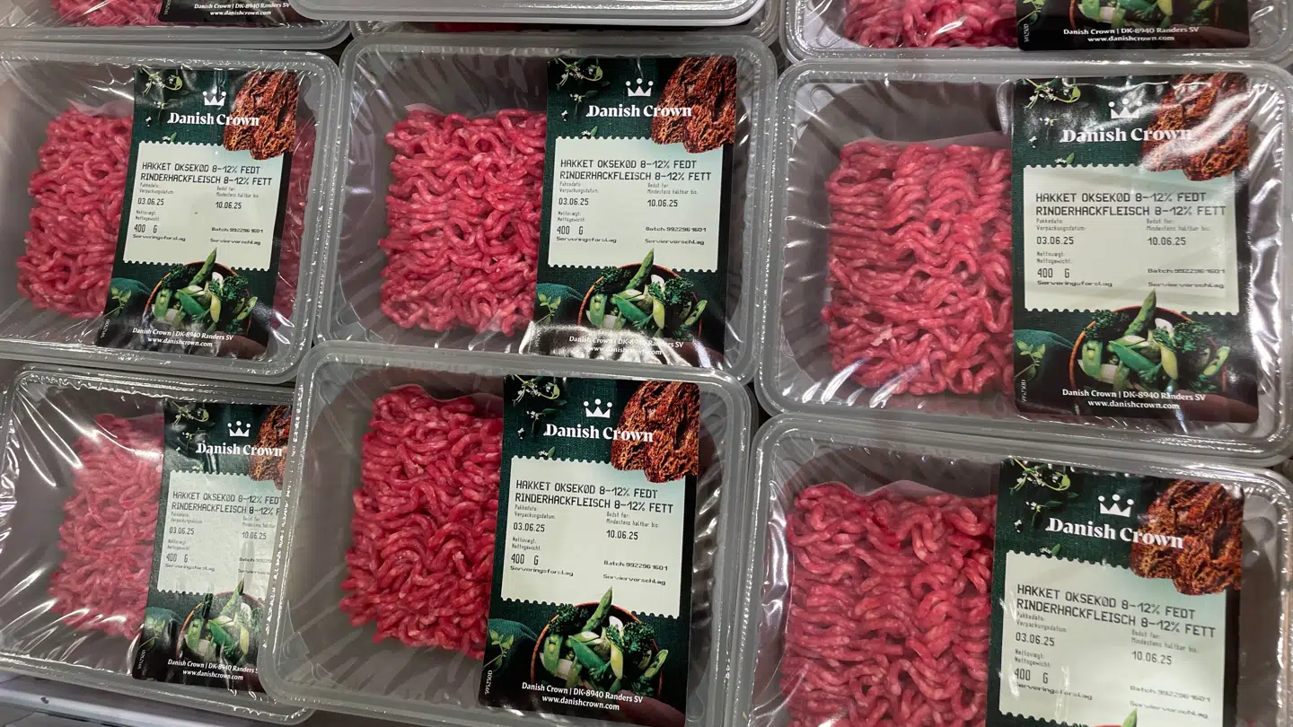 Her ses pakker med 400 gram oksekød med 8 til 12 procent fedt i Fleggaard. 5. juni var prisen 30 danske kroner for pakken.