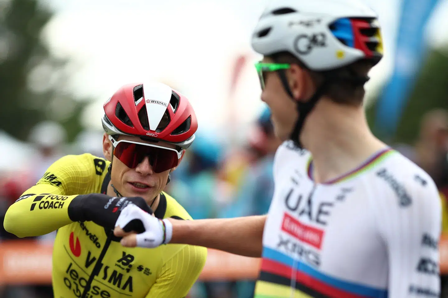 Jonas Vingegaard hilste på Tadej Pogacar inden starten på det franske etapeløb.