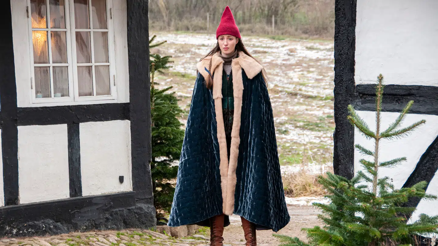 I »Tinka og Kongespillet« kæmper Tinka (spillet af Josephine Chavarria Højbjerg), der er halvt menneske, halvt nisse om tronen mod tre repræsentanter fra hver region af nissernes rige.