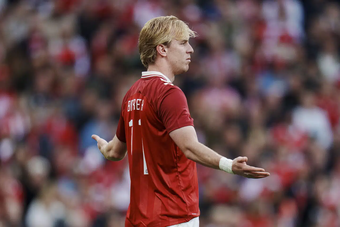 Mika Biereth troede, at han havde scoret mod Nordirland i lørdags, men hans mål blev underkendt for offside.