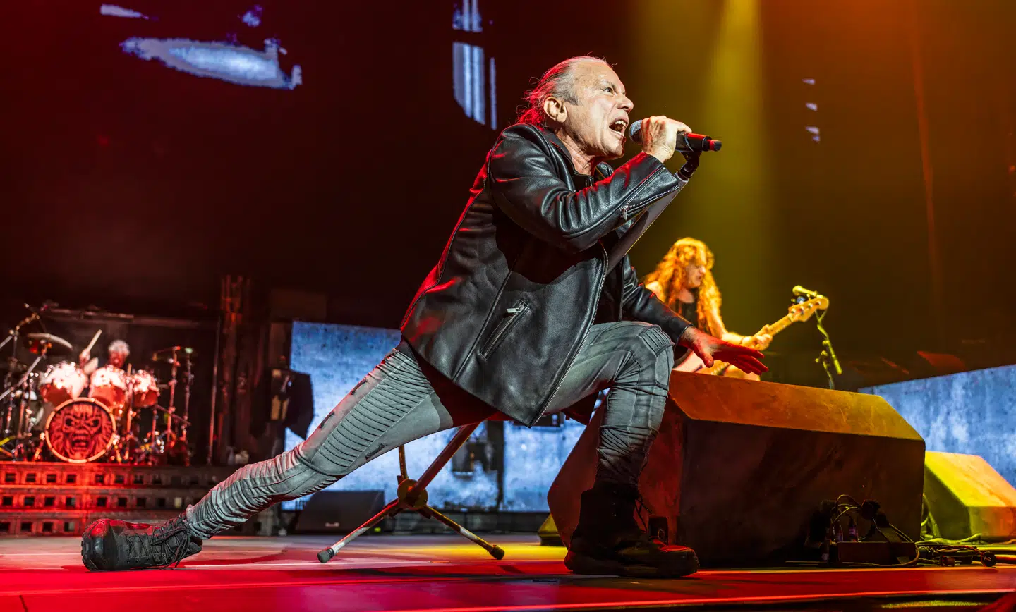 Bruce Dickinson og resten af Iron Maiden leverede et brag af en 50-års jubilæumskoncert, da kongerne af heavy metal holdt hof foran 16.000 mennesker i Royal Arena.