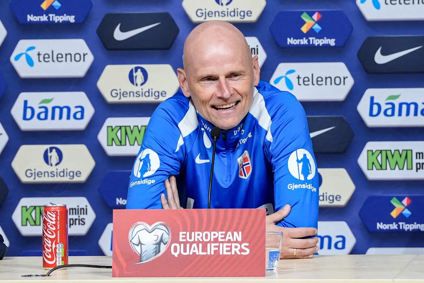 Ståle Solbakken smilede bredt efter Norges sejr over Estland mandag aften.