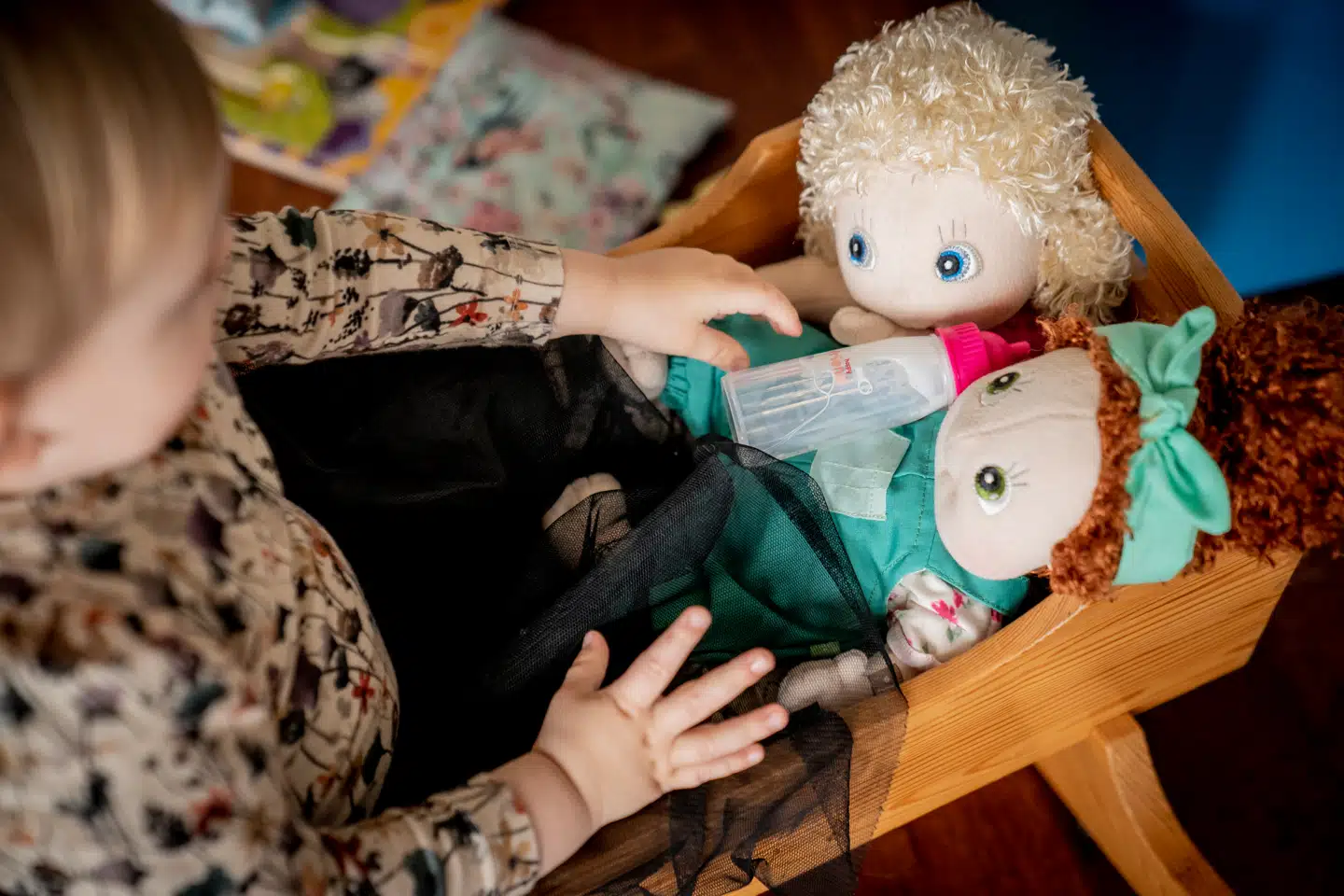 »Pædagogiske eksperter bytter om på rækkefølgen. De behandler stereotyper som nogle nedarvede opfattelser, der nærmest kommer dumpende udefra og former drengenes og pigernes adfærd. Det er først sent, at børnene forstår, hvilken stereotyp adfærd, der passer til deres køn,« skriver Kåre Fog i denne kronik.