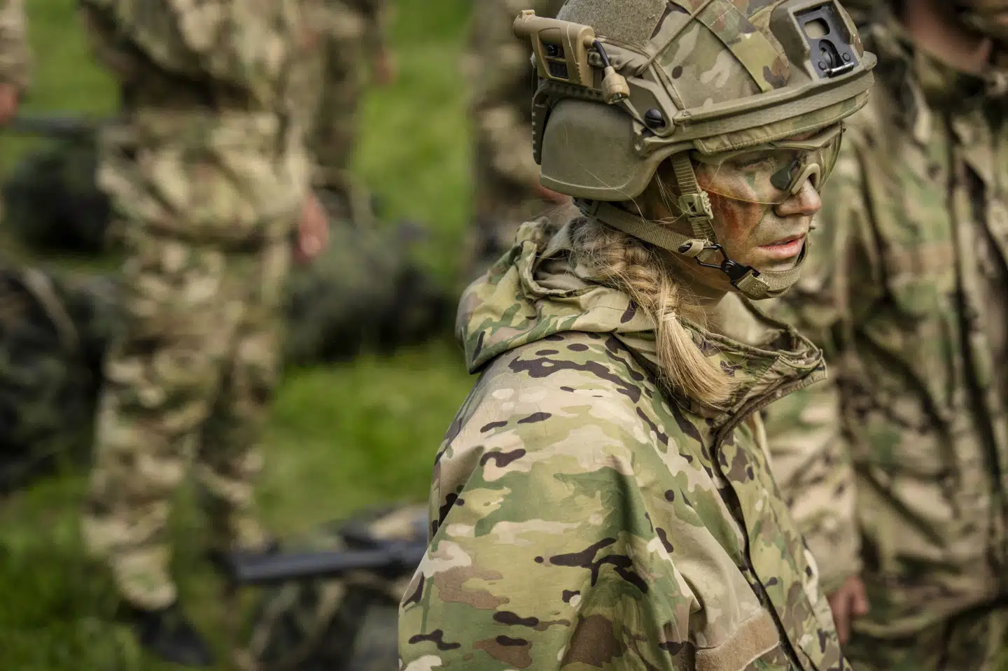 Alle mænd og kvinder, som skal aftjene værnepligt næste år, skal gøre det i 11 måneder og ikke 4 som hidtil. (Arkivfoto).