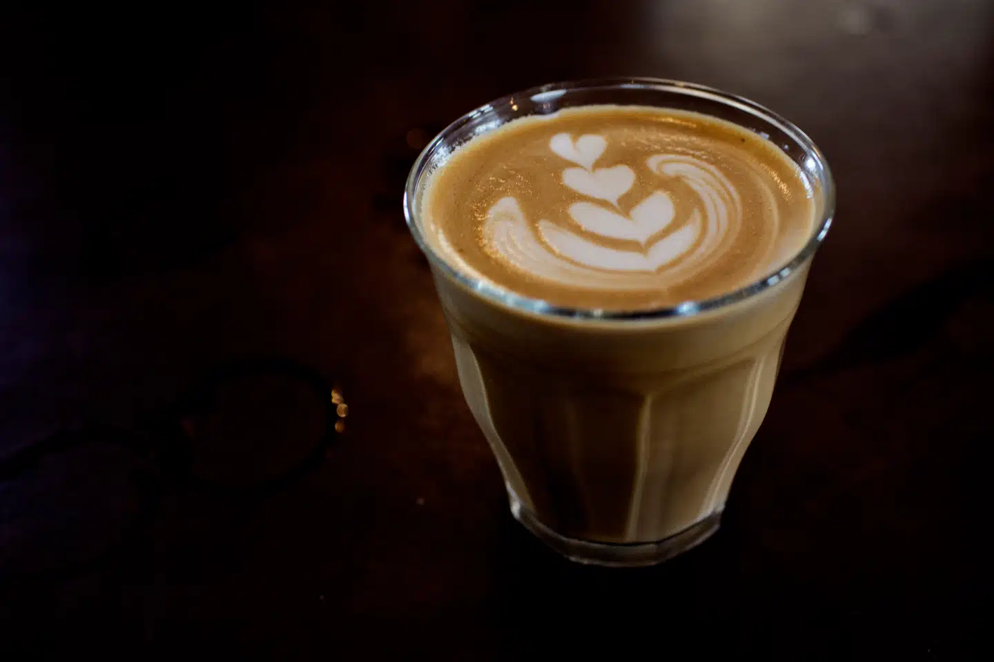 Hvis du drikker kaffe som midaldrende, øger det sandsynligheden for, at du er også er sund, når du krydser de 70 år, tyder nyt amerikansk studie på.