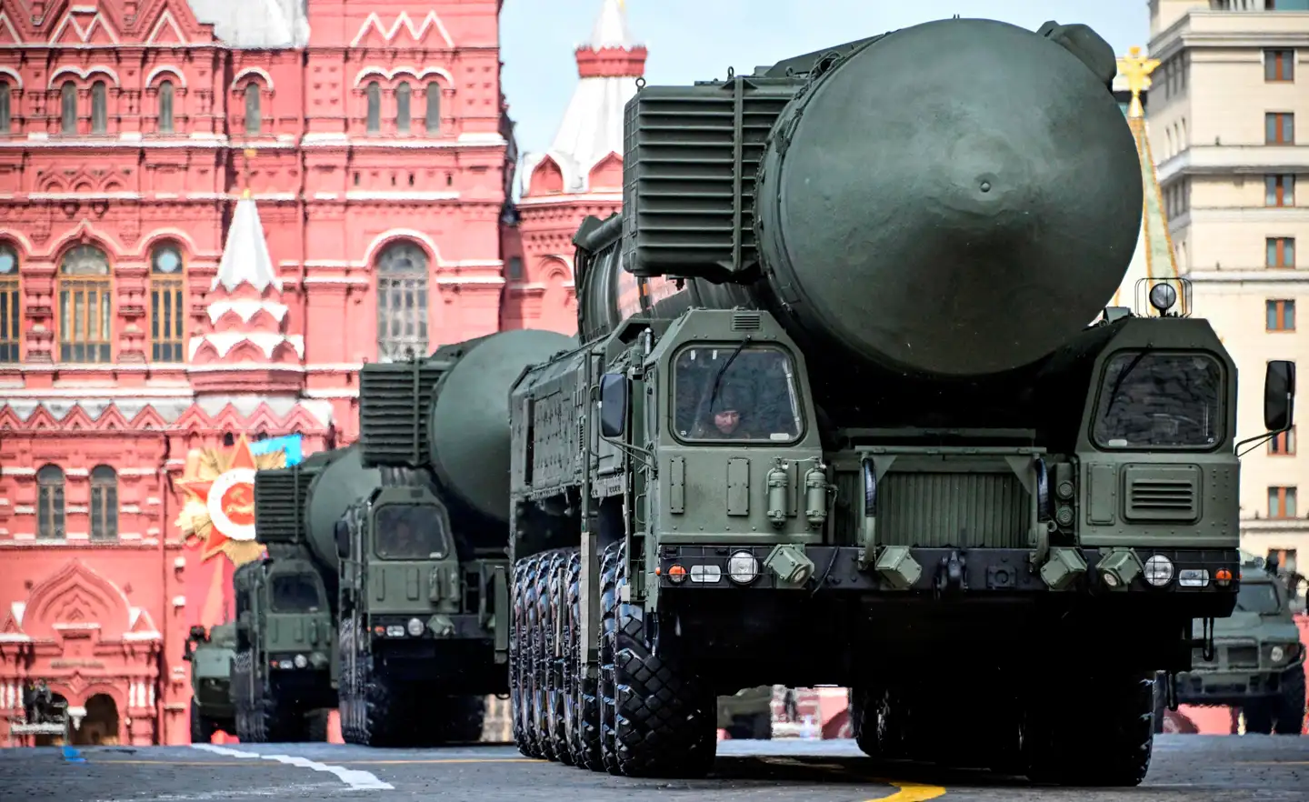 I mange år har den amerikanske atomparaply sikret Danmark mod Ruslands atomarsenal. Men med en utilregnelig præsident i Det Hvide Hus er danskernes holdning til spørgsmålet om atomvåben på dansk jord fundamentalt forandret.