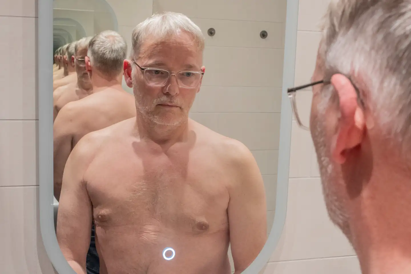 58-årige Henning Egholm undgik bevidste situationer, hvor han ville have bar overkrop. I dag opfordrer han andre til at søge læge.