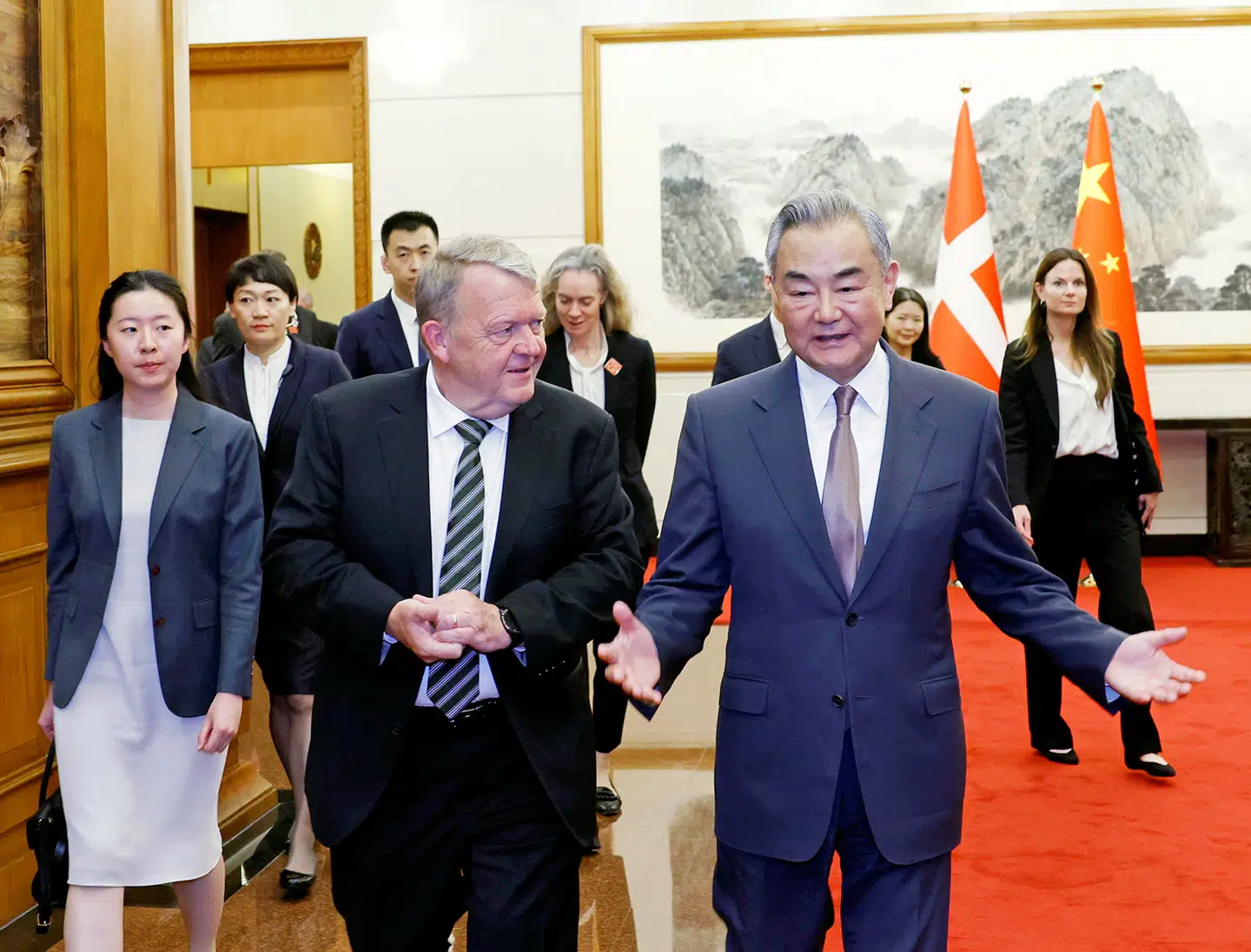 Udenrigsminister Lars Løkke Rasmussen (M) og hans besøg i Beijing i maj var et fikspunkt i et højst alternativt pressemøde i København. I Beijing mødtes ministeren med Kinas udenrigsminister, Wang Yi