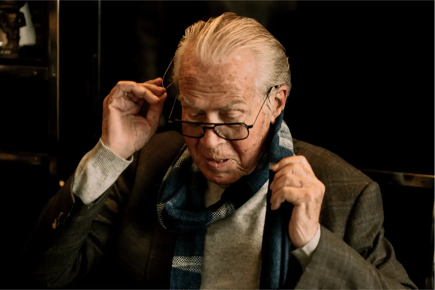 Jørgen Leths nye digtsamling, »Zombie«, har den gode enkelhed, vi kender ham for, mener Berlingskes anmelder.